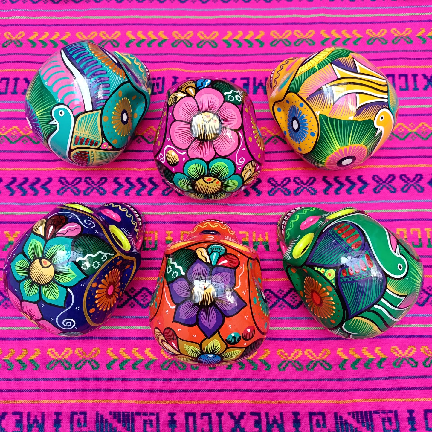 Vente en gros de crânes en céramique mexicaine | Décoration du Jour des Morts peinte à la main de taille moyenne