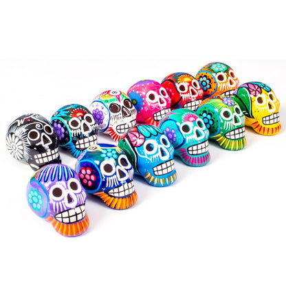 4 pequeñas calaveras de cerámica mexicana en caja de regalo individual