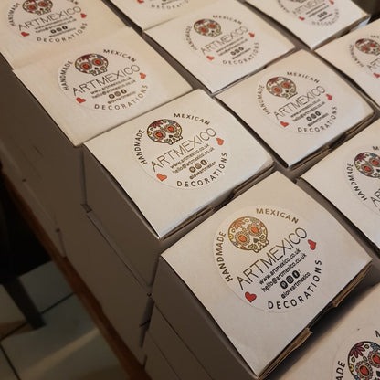 4 pequeñas calaveras de cerámica mexicana en caja de regalo individual