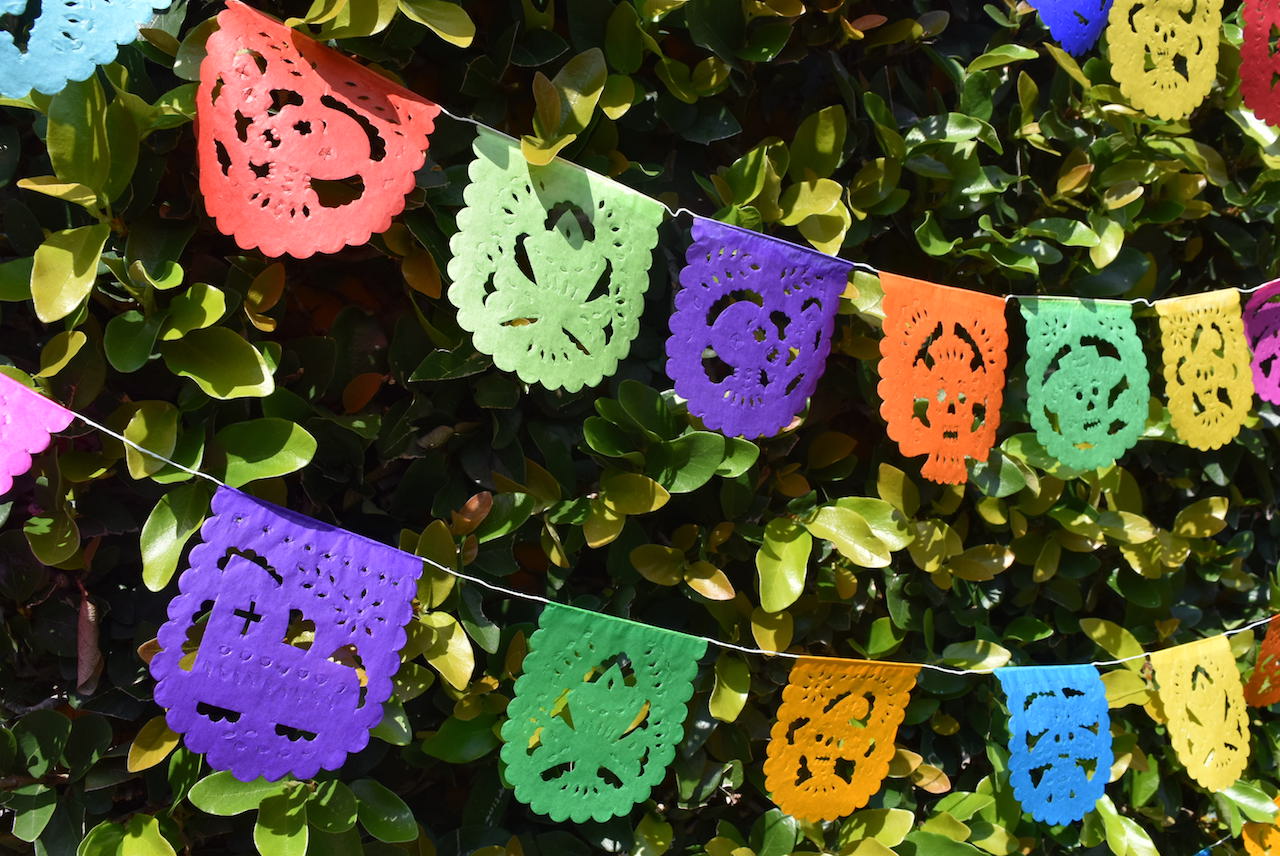Mini Day of the Dead Flags Bunting Banner Decorations | 1.5m/5ft Long Banner with 10 Mini Flags - ARTMEXICO