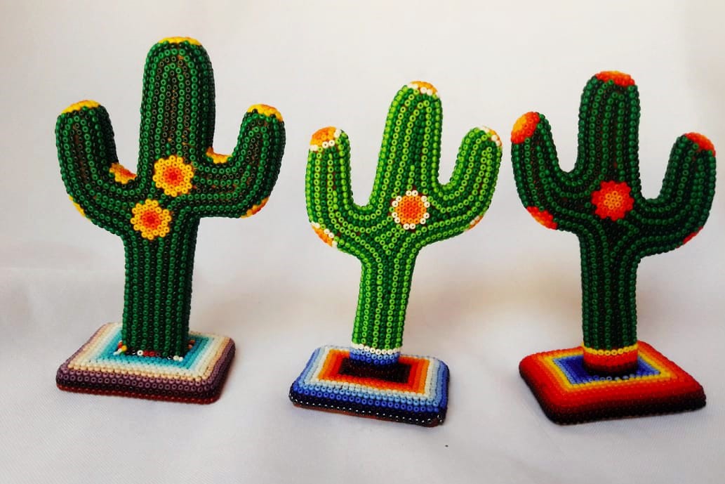 Art perlé Wixarika Huichol - 12 mini figurines en gros