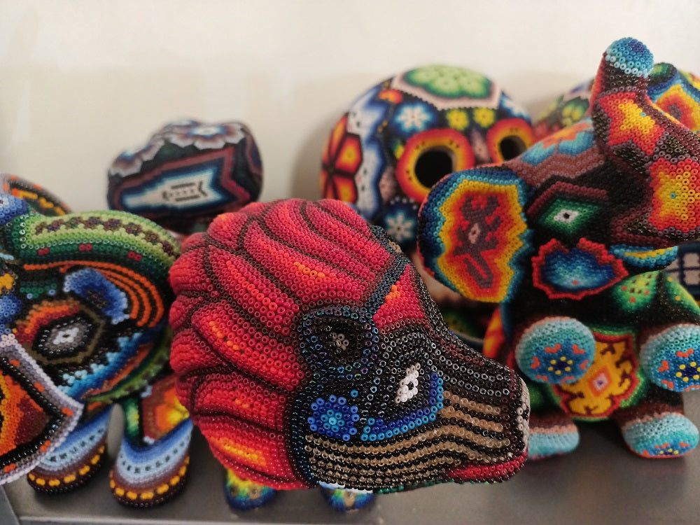 Art perlé Wixarika Huichol - 12 figurines moyennes en gros
