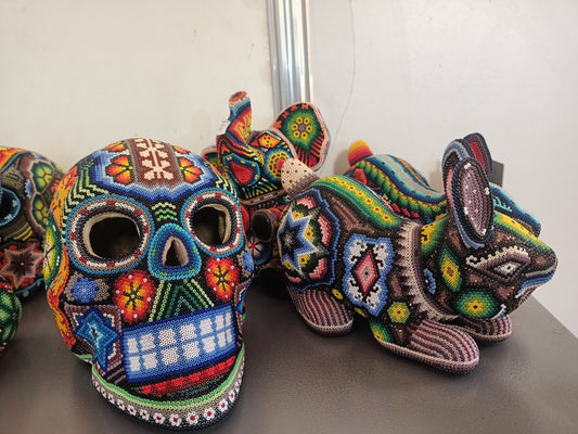 Art perlé Wixarika Huichol - 12 figurines moyennes en gros