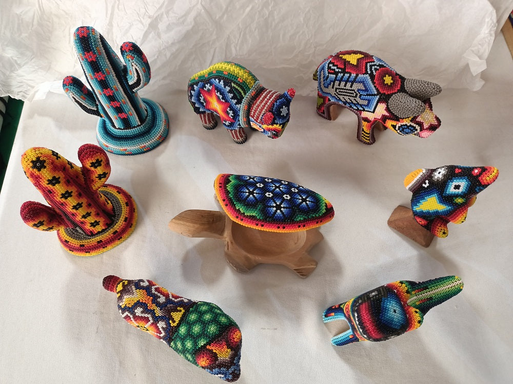 Art perlé Wixarika Huichol - 12 petites figurines en gros