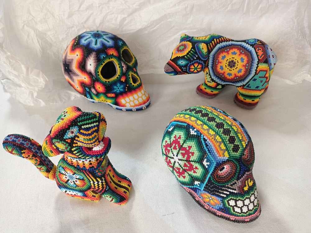 Art perlé Wixarika Huichol - 12 figurines moyennes en gros