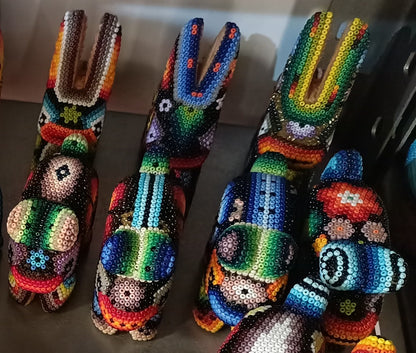 Arte Huichol Wixarika con Cuentas - 12 Mini Figuras al por Mayor